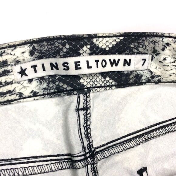 TINSELTOWN 7 Black & White Snakeskin Stretch High-Waisted Jeans - Picture 9 of 10